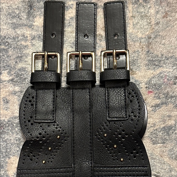 bebe Black Triple Buckle Belt - Picture 10 of 11
